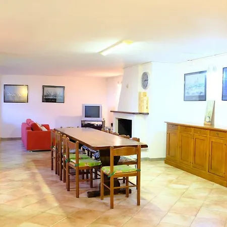 La Baia Casa Vacanze-seminterrato Holiday home