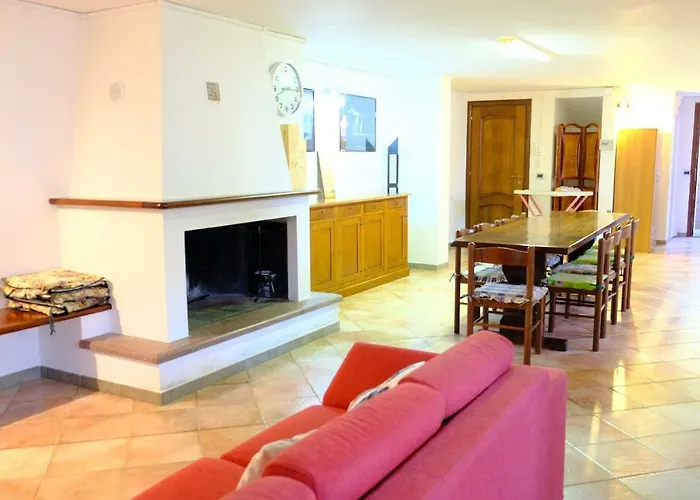 Dom wakacyjny La Baia Casa Vacanze-seminterrato